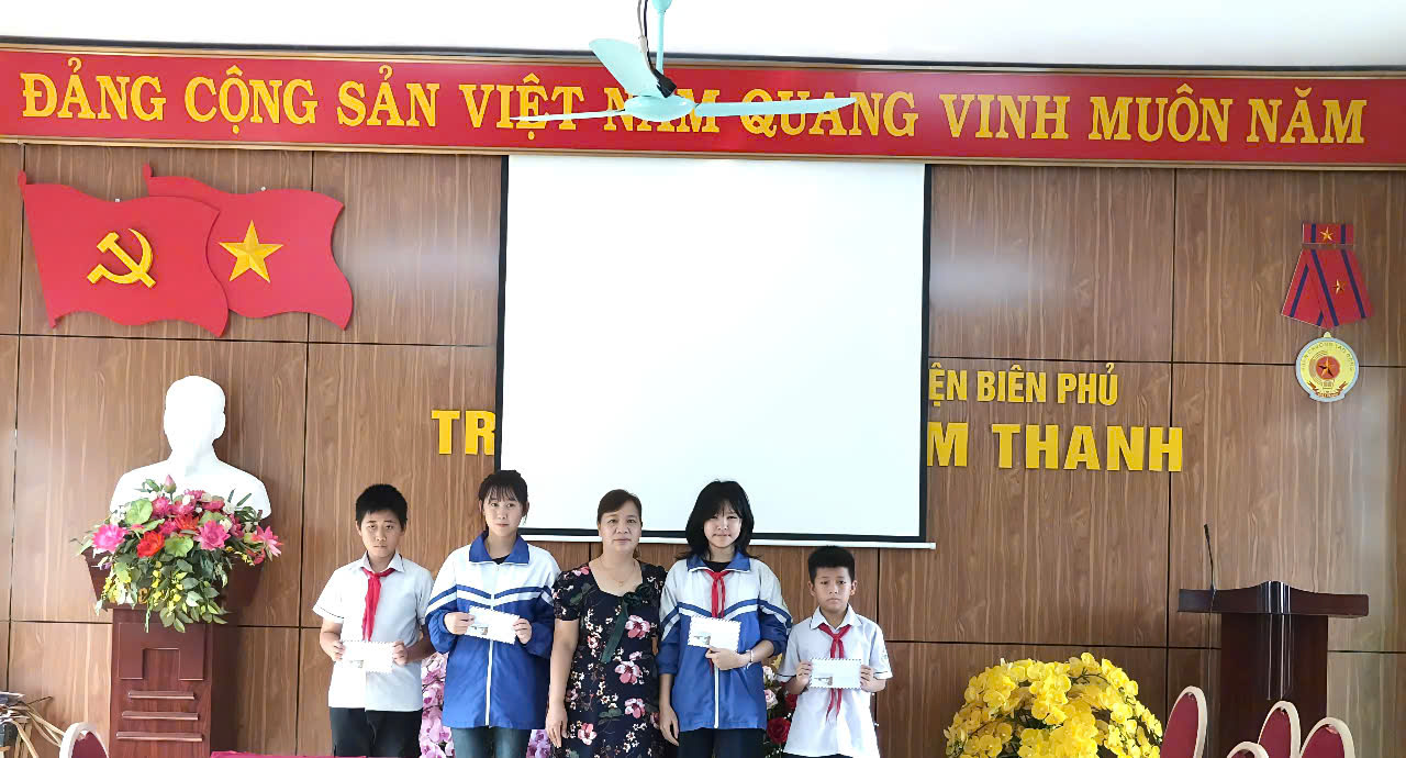 HS nhận học bổng 2025