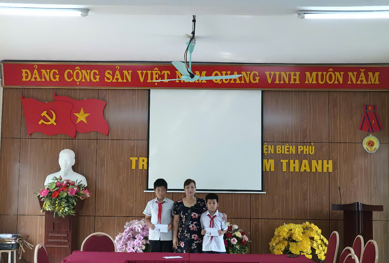 HS nhận học bổng 2025